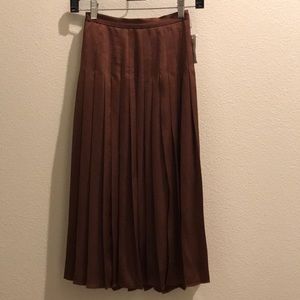 Aritzia skirt (little moon)